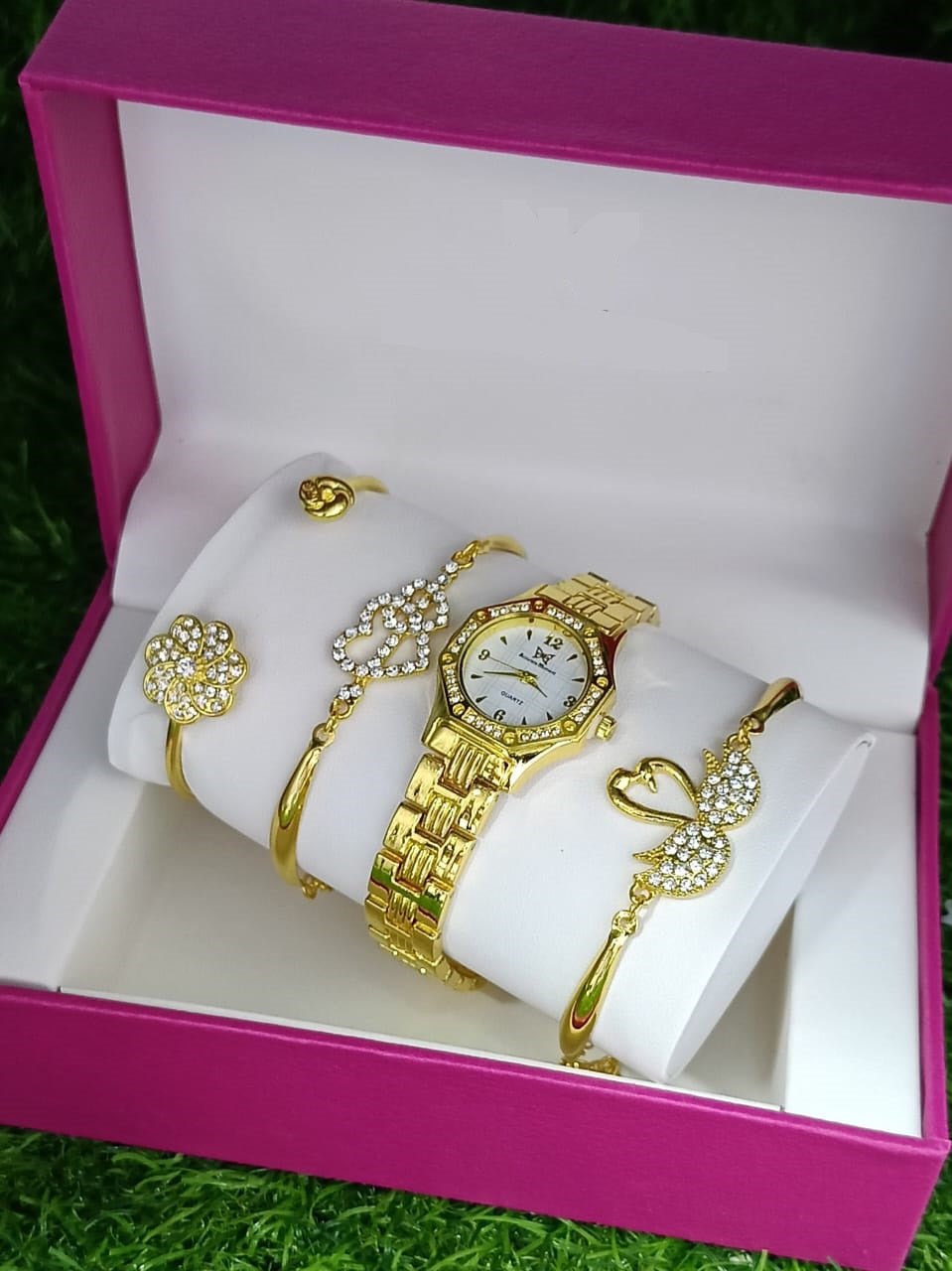 Bracelet Watch for Women – Elegant Timepiece with Matching Bracelet - Infinitygallery.store