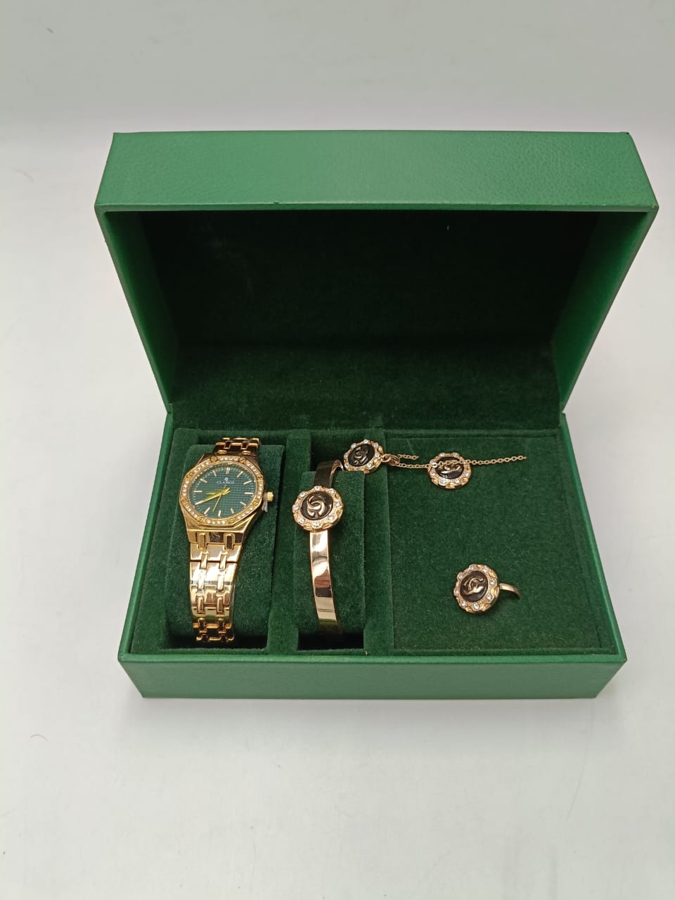 Eterna Belle Women’s Watch Set – Elegant Watch with Necklace, Earrings & Bangles - Infinitygallery.store